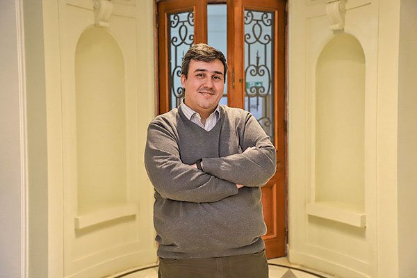 Andrés Hernando asume como director de Ingeniería Comercial de la UDP en reemplazo de Zahler