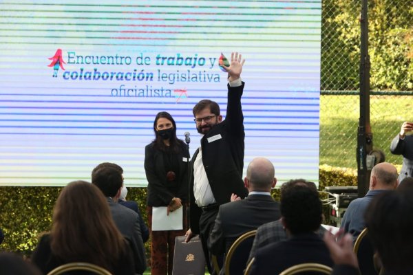 Reforma tributaria y el plan económico para frenar quinto retiro de AFP centraron cita oficialista en Cerro Castillo