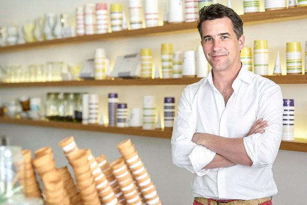Dueño de heladería Moritz apuesta por robots que realizan exámenes médicos a distancia