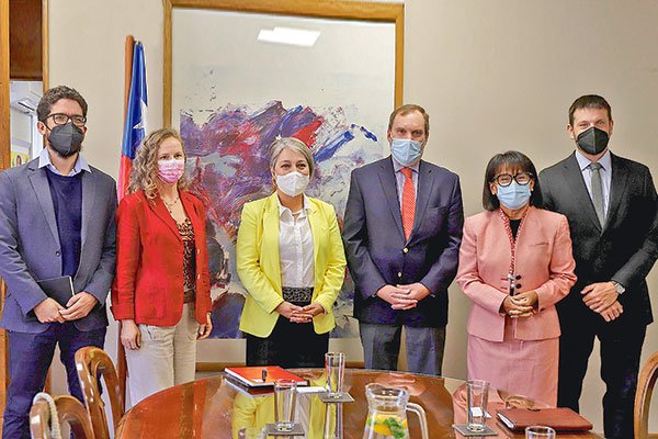 Ministra Jara tras reunirse con la Sofofa: "Nos quedamos con una buena impresión, porque sabemos que existe voluntad de diálogo"