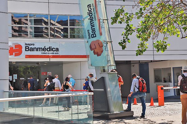 Empresas Banmédica anotó fuerte caída en resultados: perdió $ 9 mil millones por efecto de su área isapre