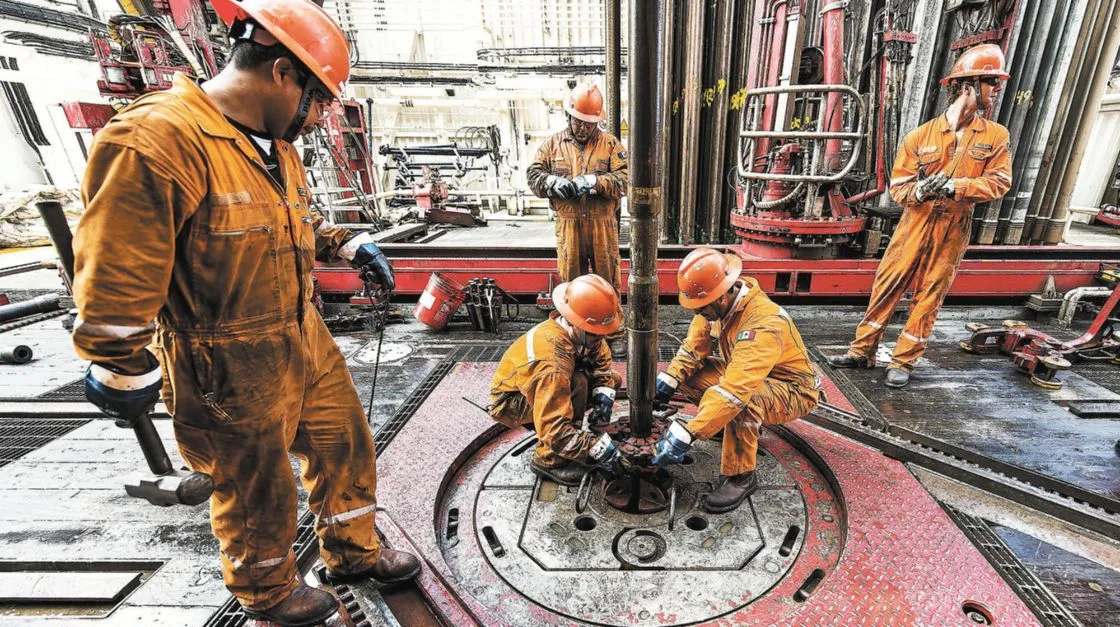 Altos precios del crudo permitirían restar apoyo de México a Pemex