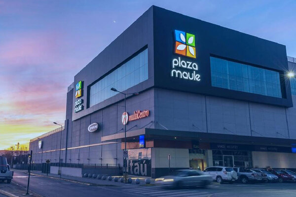 El centro comercial Plaza Maule está ubicado en Talca.