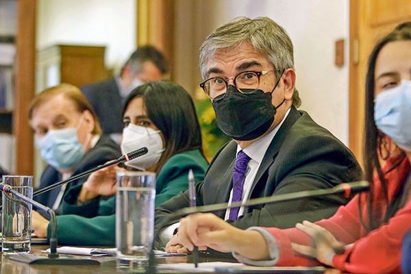 Hoy el ministro Marcel y la subsecretaria Sanhueza exponen en la comisión de Hacienda del Senado.