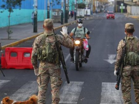 Sube presión en torno a Castillo en Perú mientras paralización y toque de queda trae costos millonarios