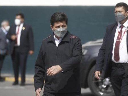 Pese a haberlo anunciado, Presidente de Perú no adelantó fin del toque de queda en Lima