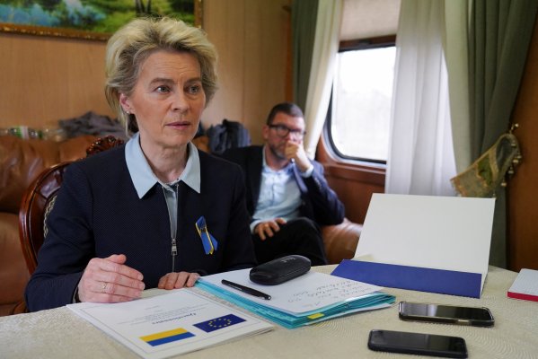 Día 44 de invasión: Los líderes de la UE llegan a Kiev en medio de condena a ataque ruso a estación de tren
