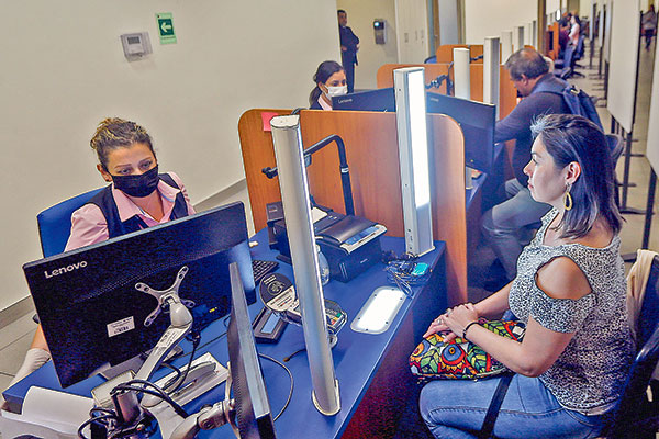 Las mujeres impulsaron las contrataciones en el Estado el año pasado y representan más del 62% de los puestos en el sector estatal