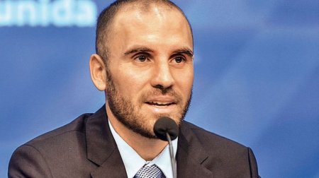 Ministro de Economía de Argentina resiste los embates del kirchnerismo