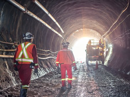 Ecuador da fuerte salto en ranking de inversión minera, mientras Brasil, Perú, Chile y Colombia retroceden