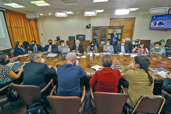 Los argumentos del Congreso y el endeudamiento: las inquietudes que dieron vida a la fórmula con la que sorprendió el Ejecutivo