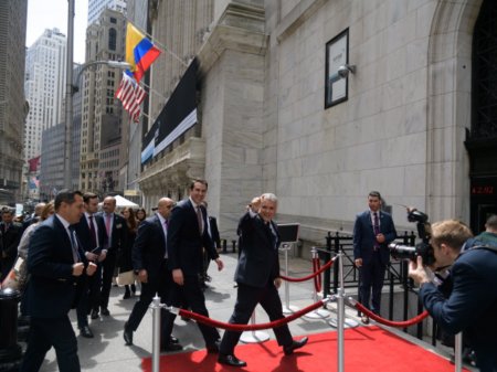 Presidente de Colombia visita Bolsa de Nueva York: los “mercados consideran que seguimos siendo un país con grado de inversión”