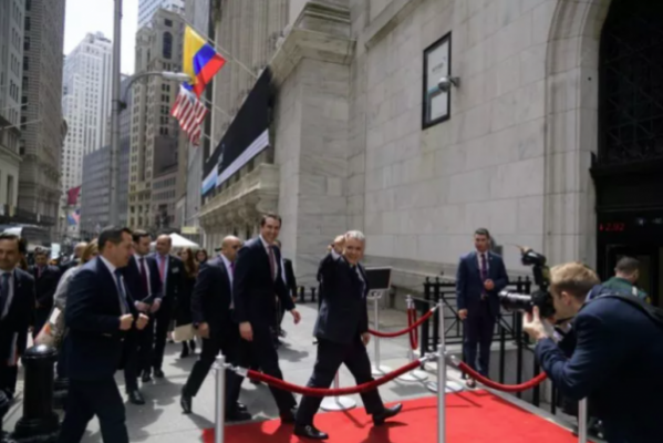 Presidente de Colombia visita Bolsa de Nueva York: “Los mercados consideran que seguimos siendo un país con grado de inversión”