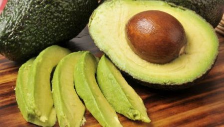 Perú aumenta envíos de arándanos y paltas a China aprovechando sequía en Chile