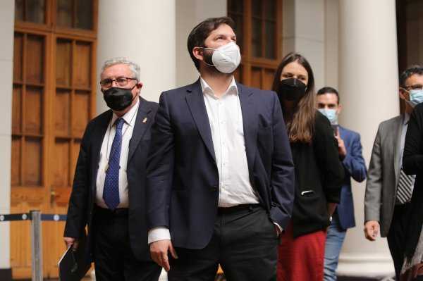 Boric reitera que no se contempla una expropiación de fondos: "Nadie va a tocar los ahorros previsionales de los chilenos"