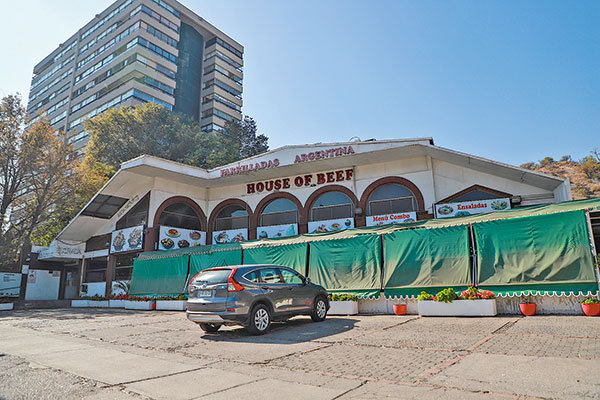 Inmobiliaria proyecta edificio en terreno de Parrilladas Argentinas a metros de la exrotonda Pérez Zujovic