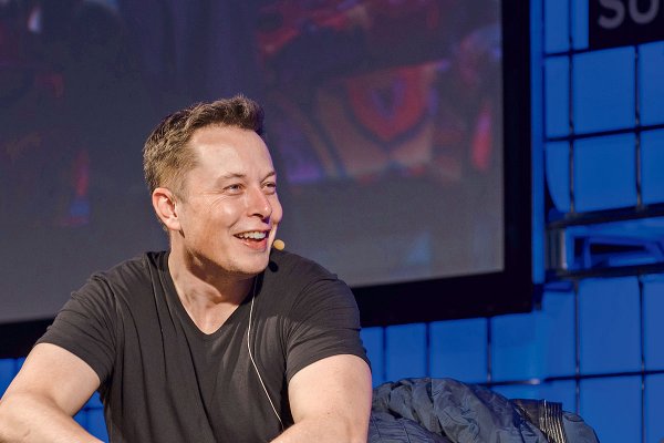 Elon Musk ofrece comprar Twitter con una valoración de US $43.000 millones
