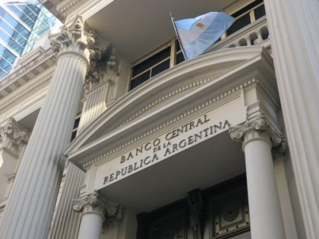 Banco Central de Argentina sube nuevamente la tasa luego del histórico dato de inflación