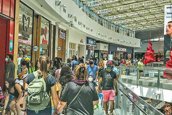 Ventas presenciales del comercio en regiones marcaron alzas durante el verano