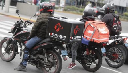Congreso peruano analiza 15 proyectos para normar relación laboral de trabajadores de delivery