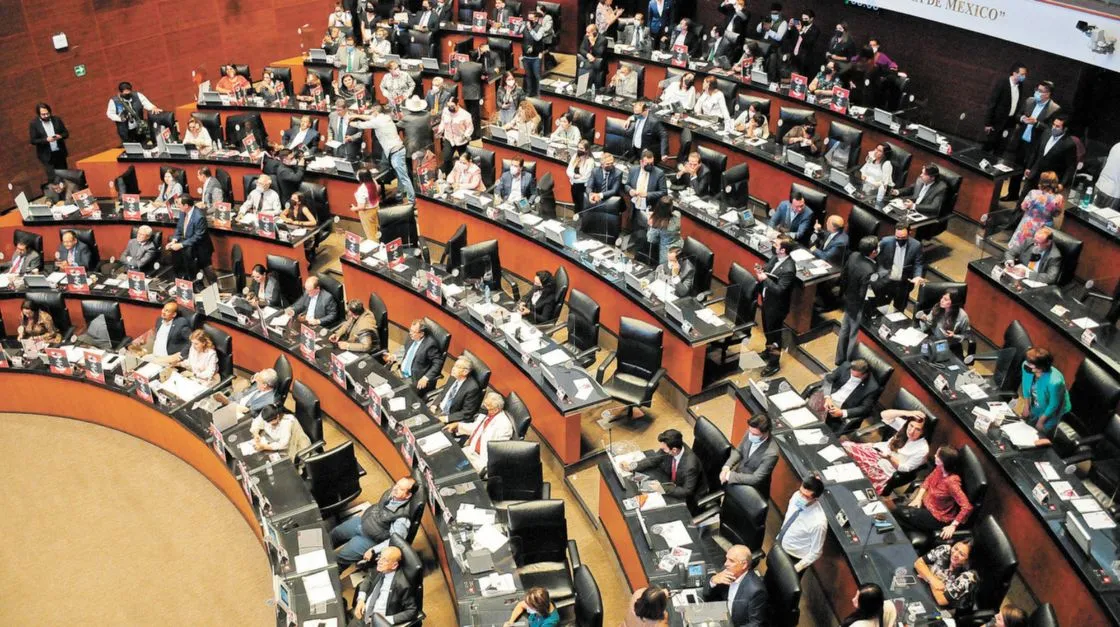 Senado de México respalda estatización del litio y AMLO dice que revisarán contratos