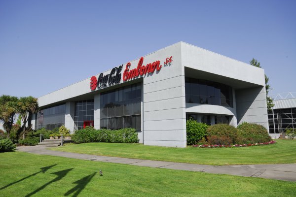 <p>Chilena Coca-Cola Embonor invertirá US$ 43 millones en Bolivia para fortalecer capacidad logística</p>
