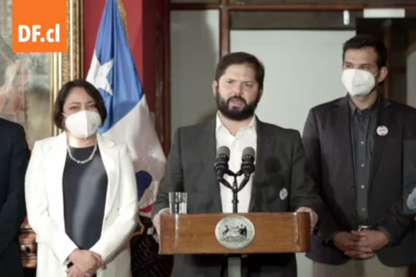 <p>Ahora en DF | Presidente Boric tras piedrazo: "Voy a seguir saliendo a la calle, con mi agenda y mi forma de ser"</p>
