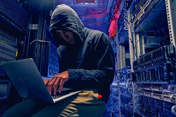 Hackers secuestran información financiera de minera y piden rescate en bitcoins
