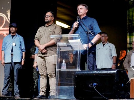 Bolsonaro intenta atraer a votantes brasileños en el bastión izquierdista de Lula