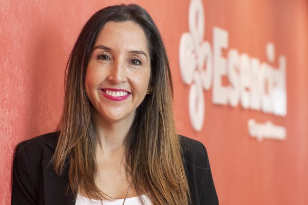 Claudia Paredes, gerenta general de Esencial.