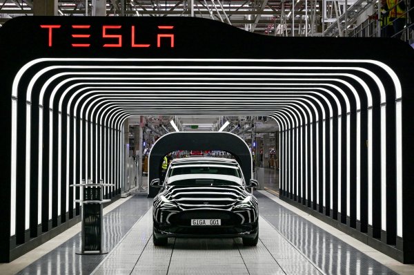 US$126 mil millones en valor de mercado perdió Tesla este martes