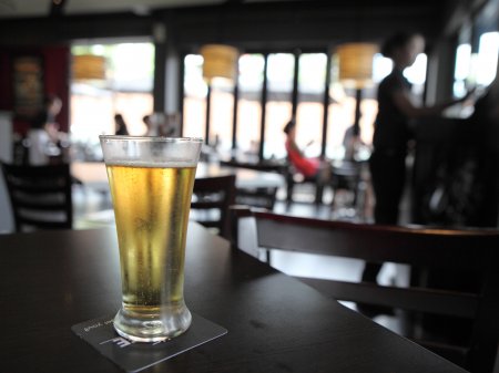 Principal cervecera colombiana ligada a gigante AB InBev es acusada de abuso de posición dominante