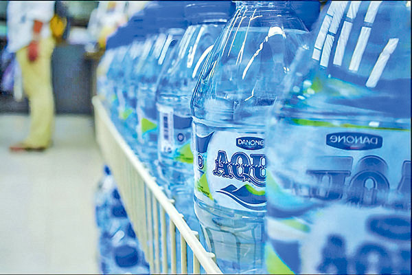 Filial de CCU en Argentina adquiere 49% de participación en el negocio de aguas de Danone