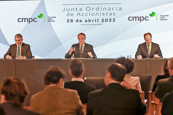 Francisco Ruiz Tagle, gerente general; Luis Felipe Gazitúa, presidente; y Rafael Cox, fiscal. Foto: Julio Castro