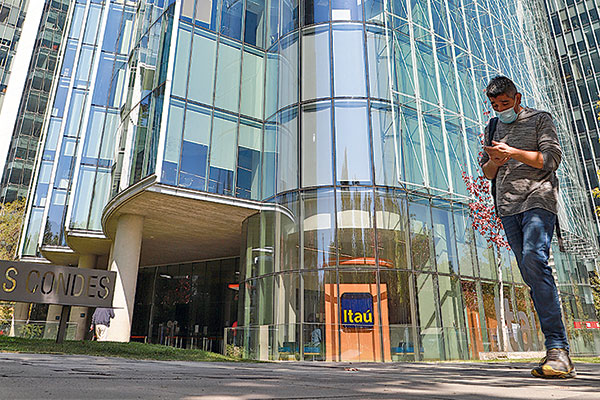 Los riesgos que alerta Itaú al regulador de EEUU: liquidación de CorpGroup y el cambio constitucional