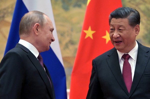 El presidente ruso Vladimir Putin y el líder chino Xi Jinping se reunieron en Beijing en febrero. (Foto: Reuters)