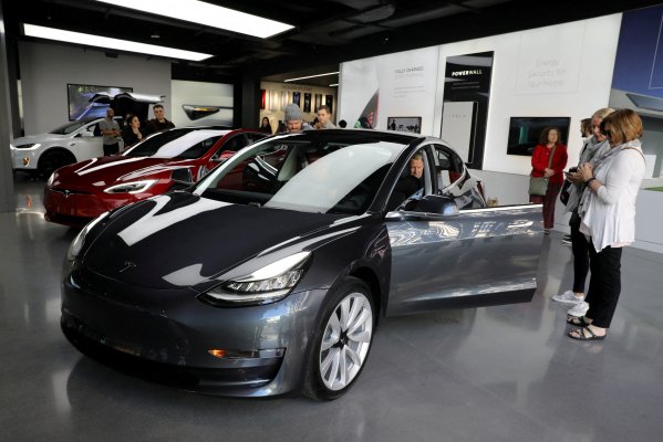 Ventas de acciones de Tesla por parte de Musk superan US$ 8.000 millones y serían para pago de Twitter