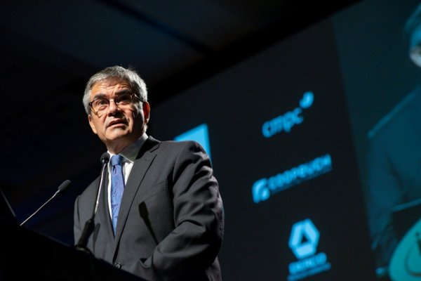 Tras datos superiores a lo esperado en marzo, Marcel afirma que al mirar el Imacec trimestral “se demuestra una desaceleración clara”