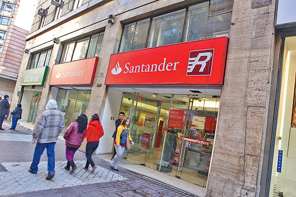 Banco Santander alerta de aumento de riesgos en los créditos hipotecarios ante alza de la inflación