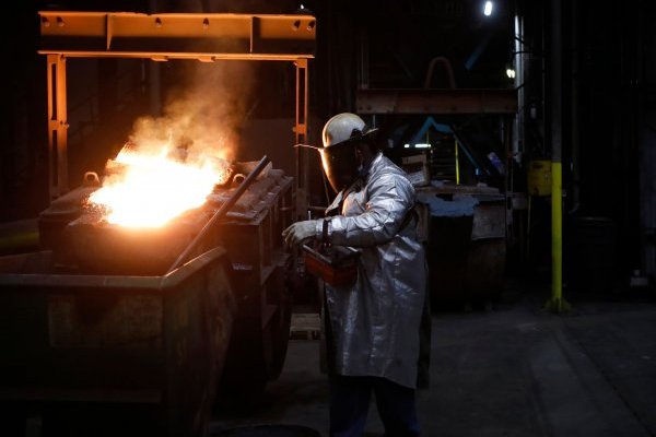 Actividad de manufacturas en EEUU cae inesperadamente en abril a mínimo de 2020