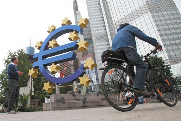 Baja el desempleo en la zona euro en marzo