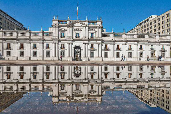 El gobierno acordó con la CUT un alza del salario mínimo hasta $ 400 mil en agosto. Foto: Julio Castro