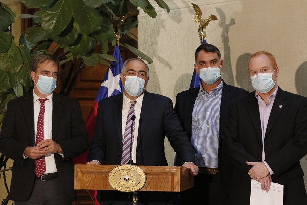 La campaña sin líderes políticos que planea Chile Vamos para proyecto "rechazo"