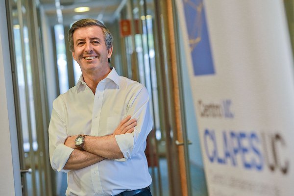Salvador Valdés deja la UC tras 35 años como académico