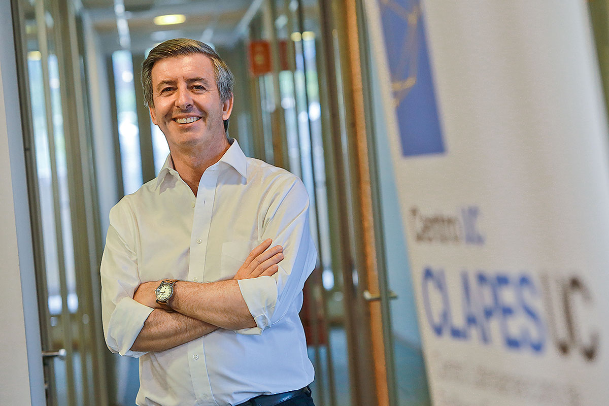 <p>Salvador Valdés deja la UC tras 35 años como académico</p>