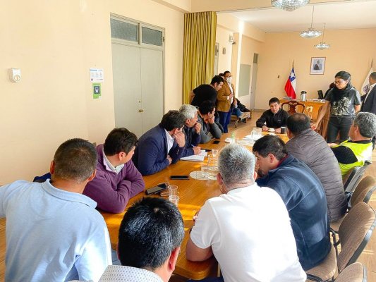Gobierno y dirigentes de camioneros llegan a acuerdo para levantar paro tras compromiso de medidas para mayor seguridad en las rutas