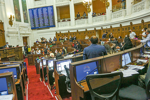 El pleno de la Convención Constitucional terminó ayer de votar normas sobre Sistema Político. Foto: Agencia Uno