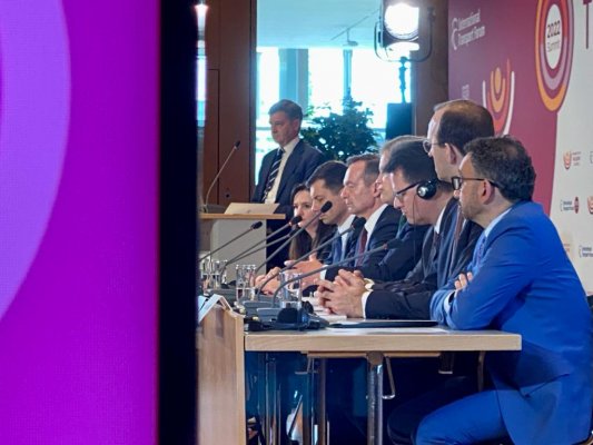 Conflicto entre Rusia y Ucrania se toma foro de transporte internacional: autoridades buscan destrabar cadena logística en Europa