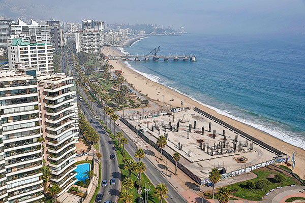 El hotel se proyecta en los terrenos del ex Sanatorio Marítimo San Juan de Dios de Viña del Mar, en la esquina de avenida San Martín y 15 Norte. Foto: Rodrigo Garrido