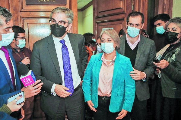 En la sesión de ayer, los senadores escucharon las exposiciones de la ministra del Trabajo, Jeannette Jara; y de sus de Hacienda, Mario Marcel; y de Economía, Nicolás Grau. Foto: ATON